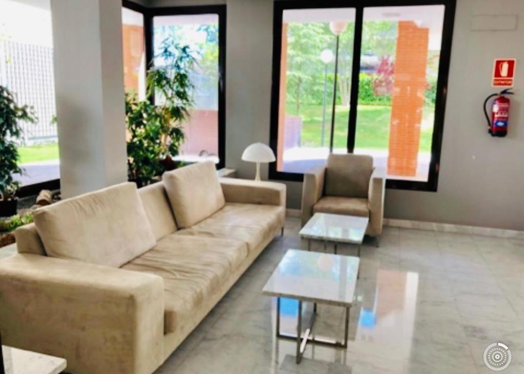 Suites Madrid Belfast 13 Ifema Airport Dış mekan fotoğraf